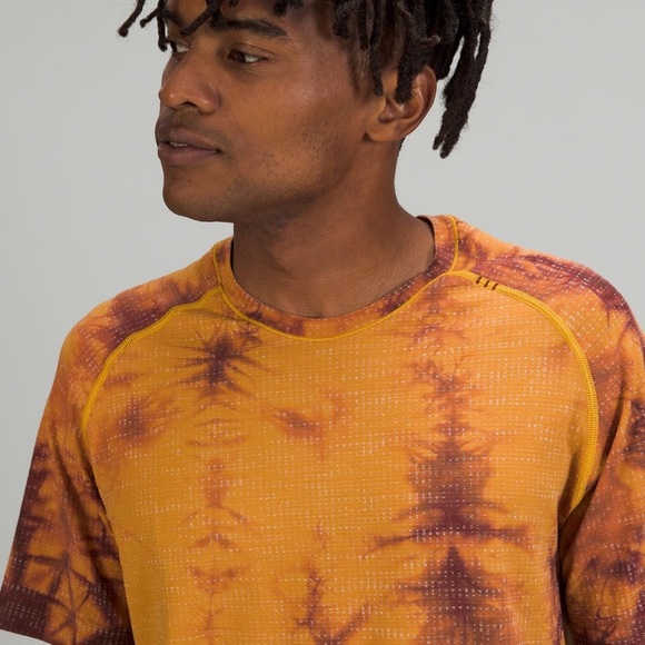 LULULEMON NWT METAL VENT SHORT SLEEVE SLEEVE SHIRT 2.0 DISCONNECT MARBLE WINE - Picture 2 of 10